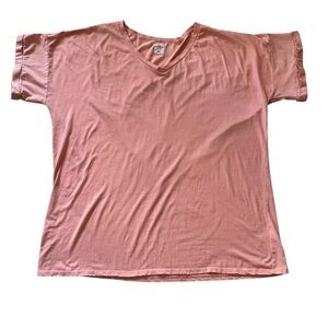 Glitzy Girlz Boutique size 4x PeachV-Neck Women's Top